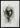 Gesamtansicht der Kohlezeichnung Rosaria von Giuseppe Di Martino, Porträt in Schwarz-Weiß mit intensiver Schattierung auf Papier.